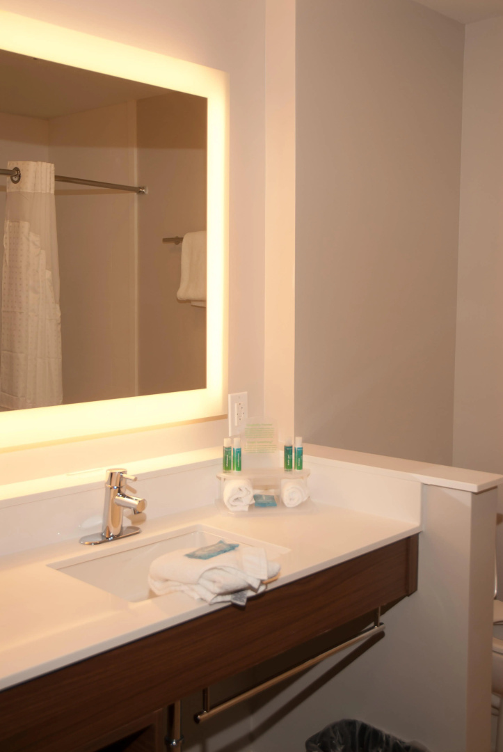 Holiday Inn Express & Suites Decatur by IHG