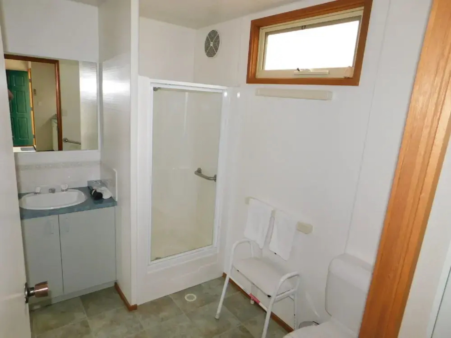 Dylene Caravan Park - 2 Br Family Cabin With Air