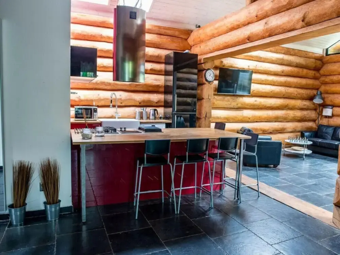 Spacious Holiday Home With Internet