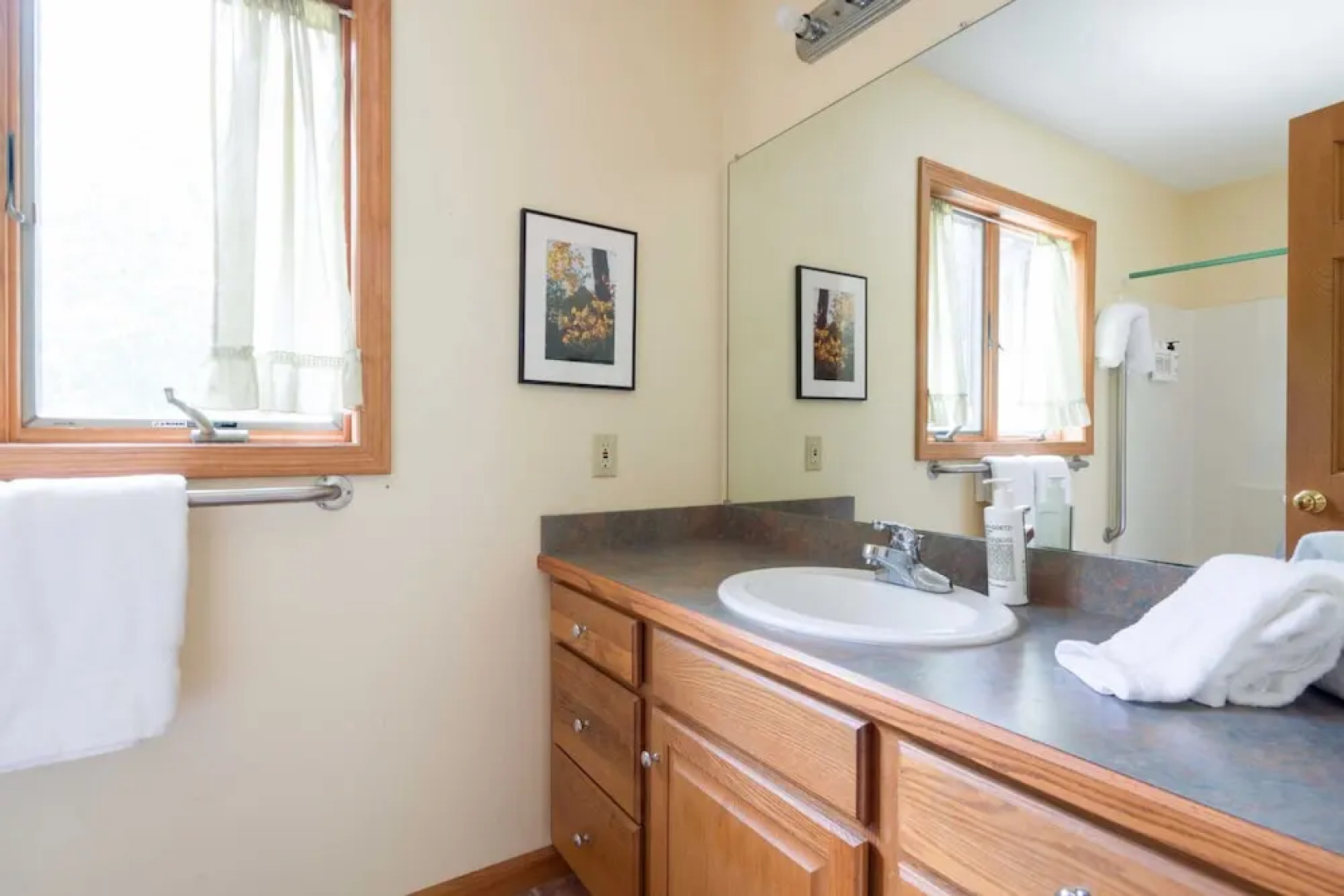 Meadowood Manor by Rovetravel Heated Pool