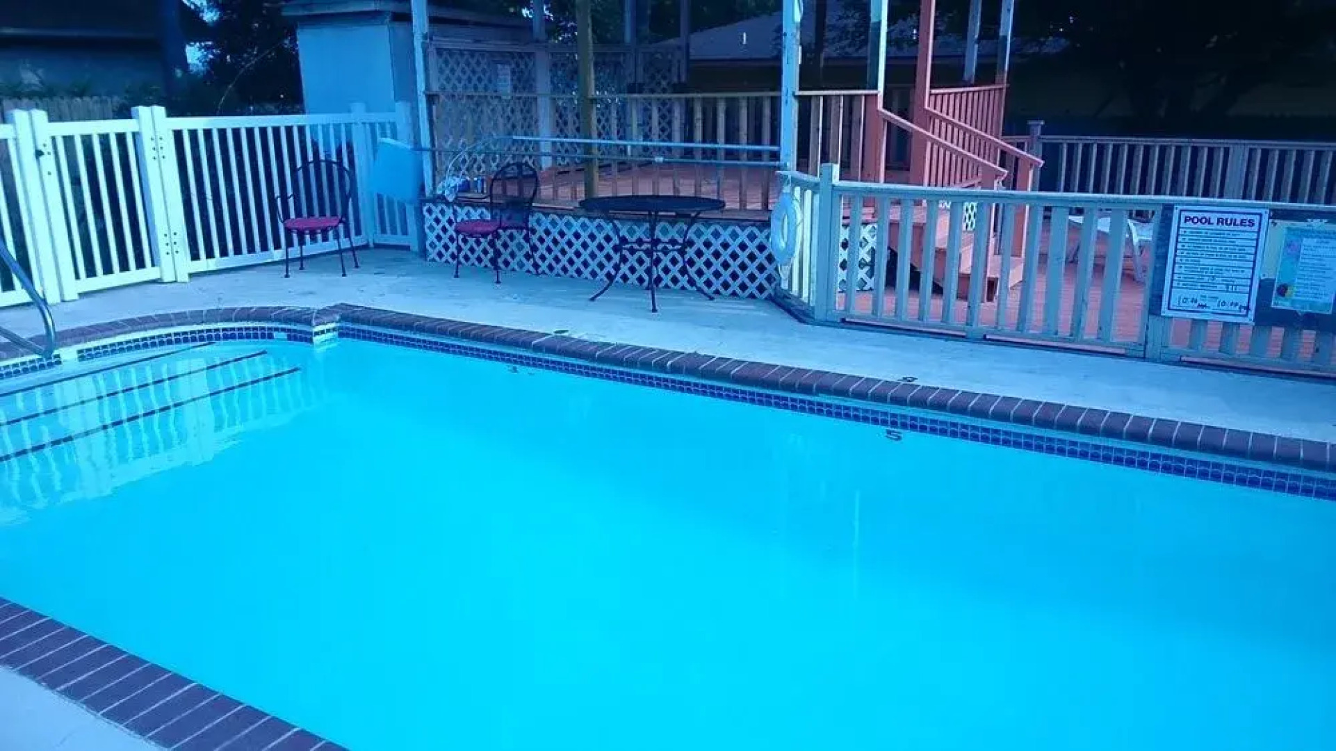 Oak Hill Inn & Suites