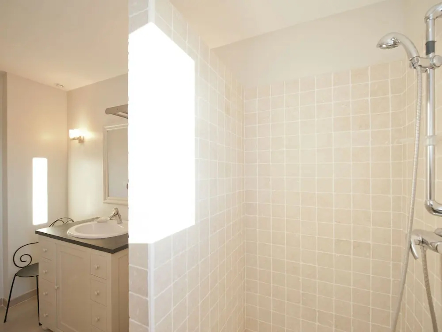 A beautiful new luxury villa close to Uzès.