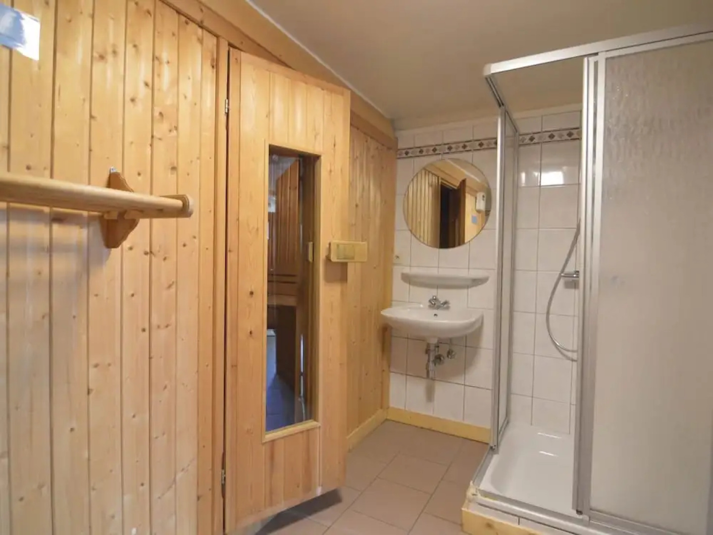 Modern Holiday Home with Jacuzzi and Sauna in Ardennes