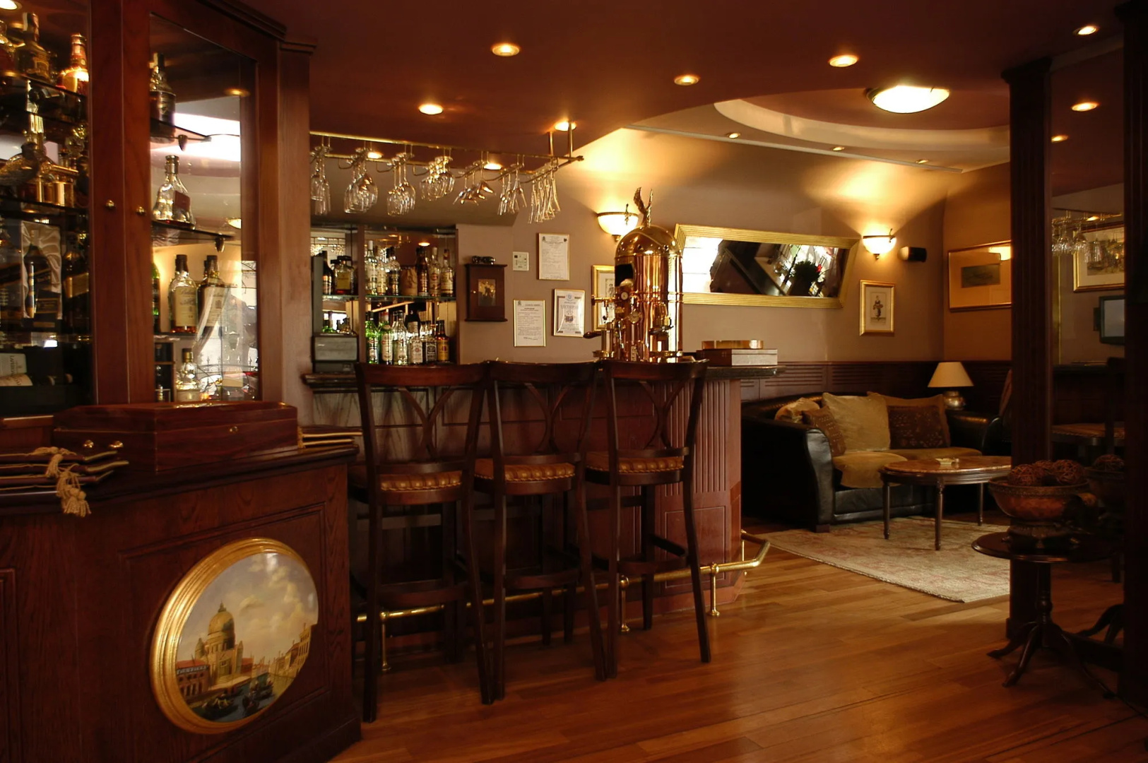 Meg Lozenetz Hotel