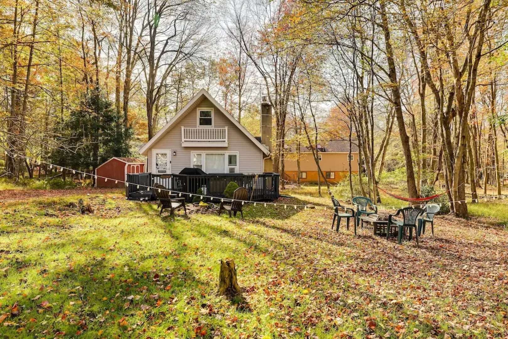 Pet-friendly Cabin w/ Hot Tub in Pocono Lake!