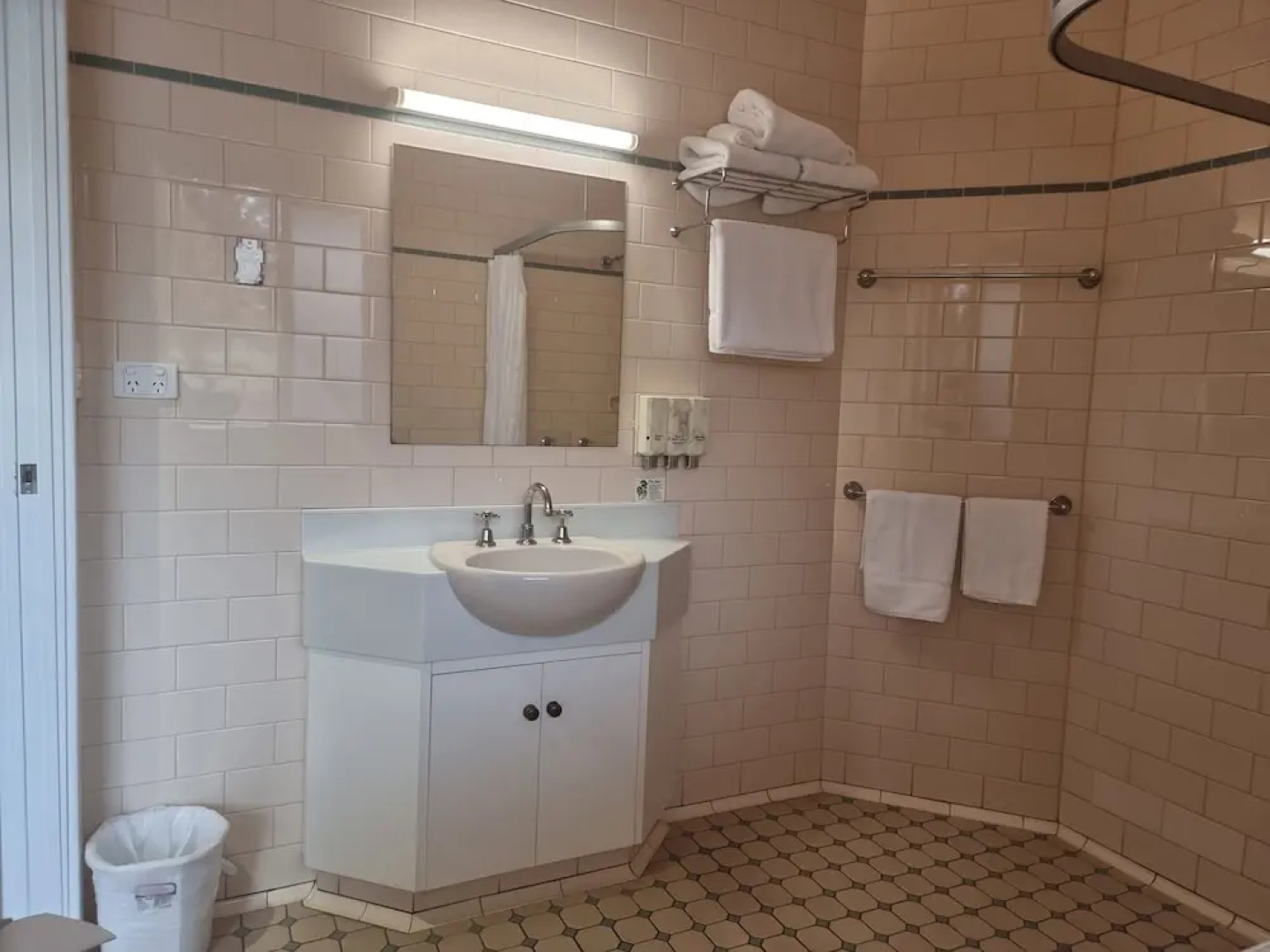 Tumbarumba Motel & Elms Restaurant