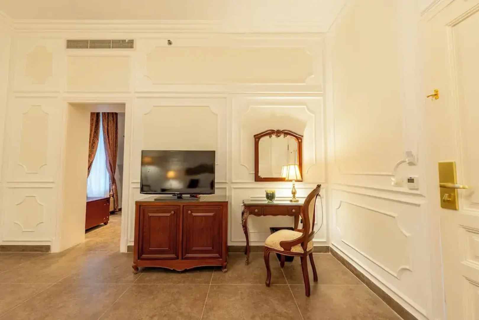 Maison Maxim De Lesseps