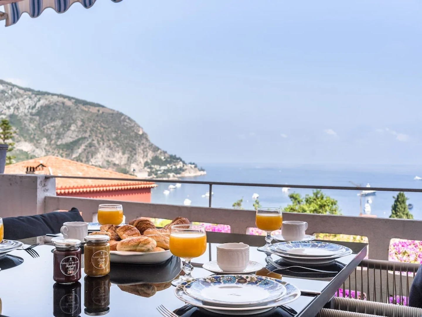 Semi-detached Villa With Private Pool and Sublime Views, 400 Meters From the sea