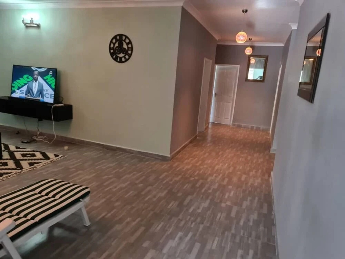 6-bed House in Freetown 5 min Drive From the Beach