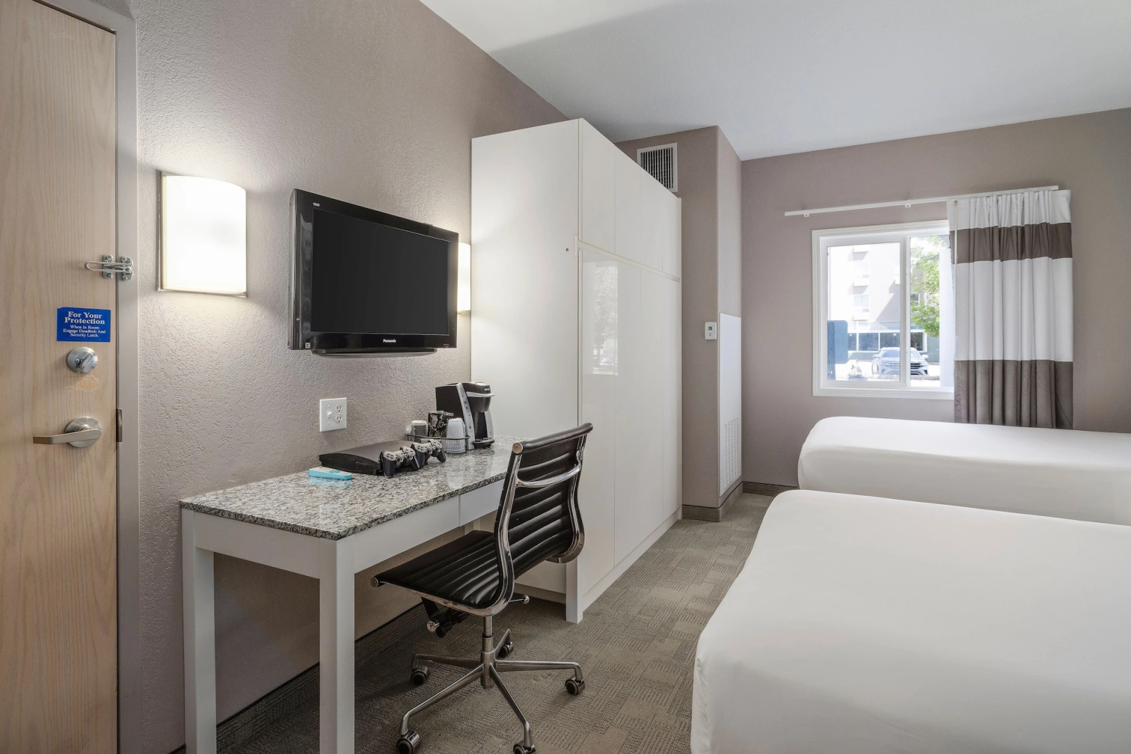 Home Inn Express - Medicine Hat