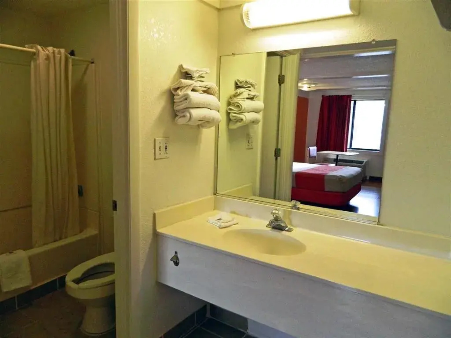 Motel 6 Benton Harbor