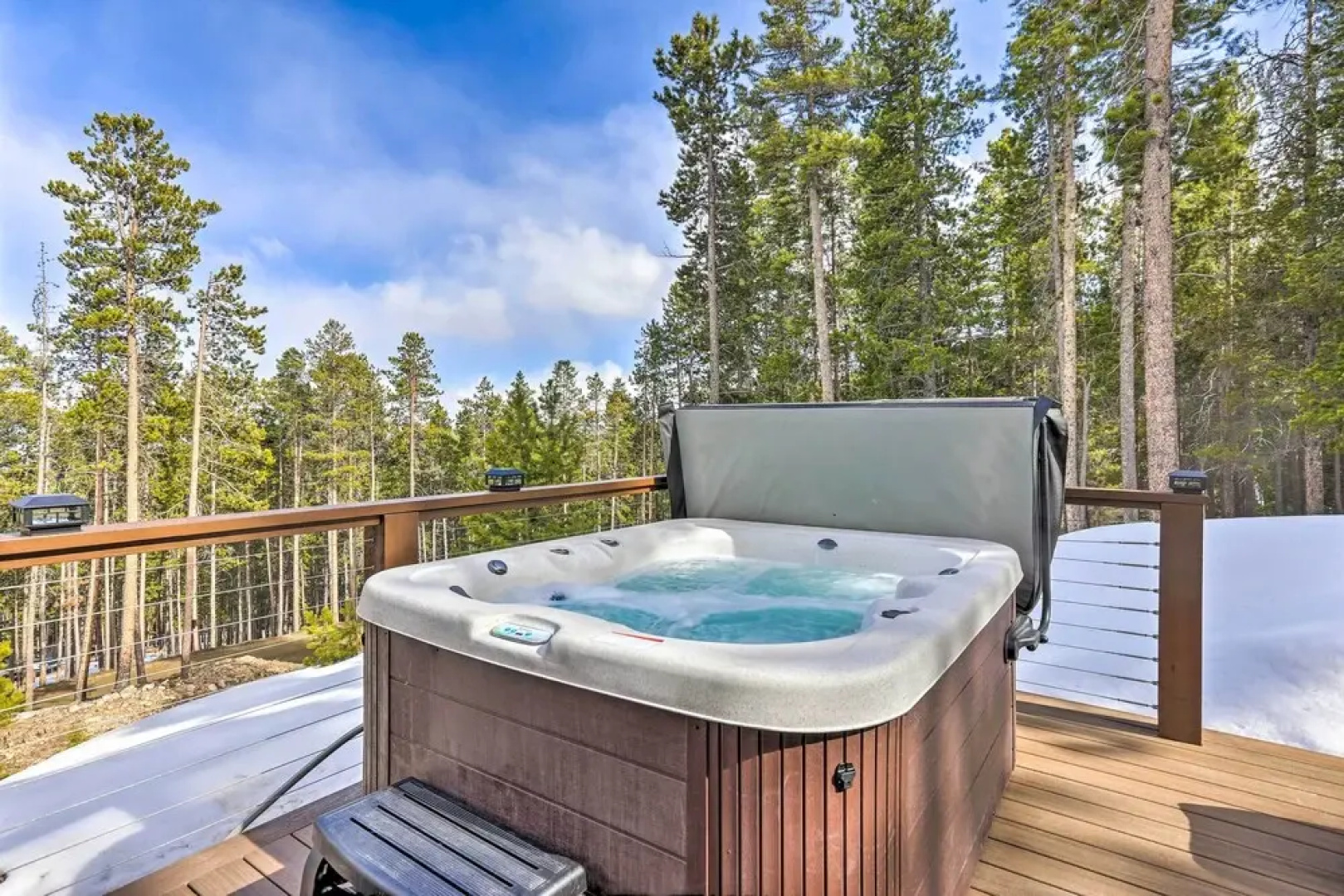 Secluded Retreat w/ Mountain Views in Evergreen