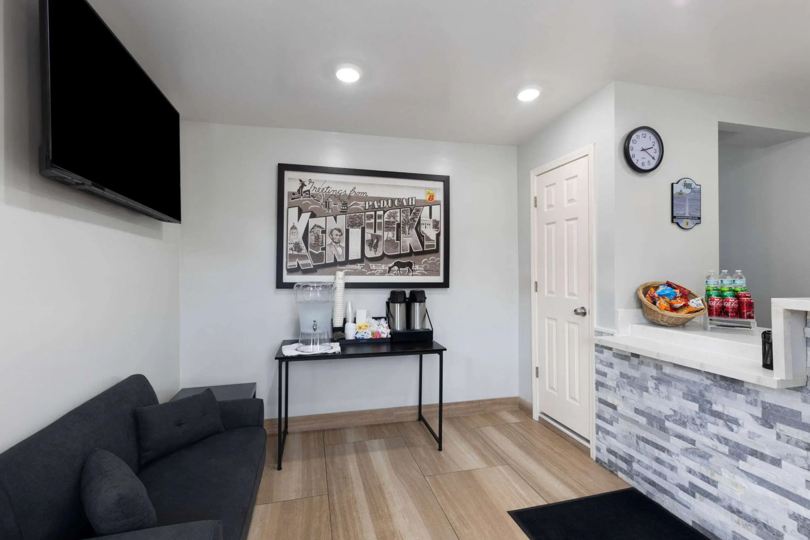 Super 8 by Wyndham Paducah I-24 Exit 4