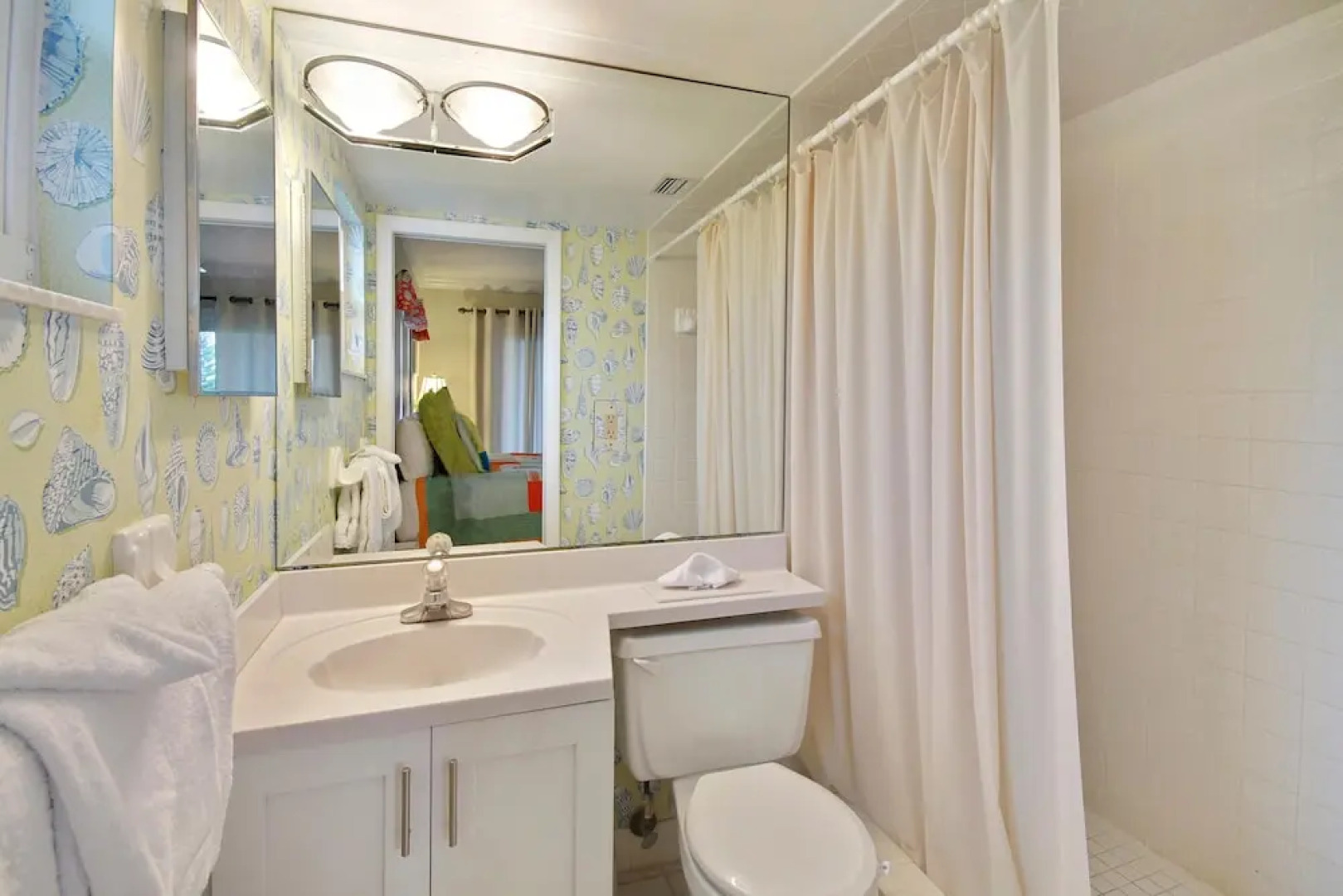 Sunset Villas 3 Million $ Views/2 Balconies/bbq/pool