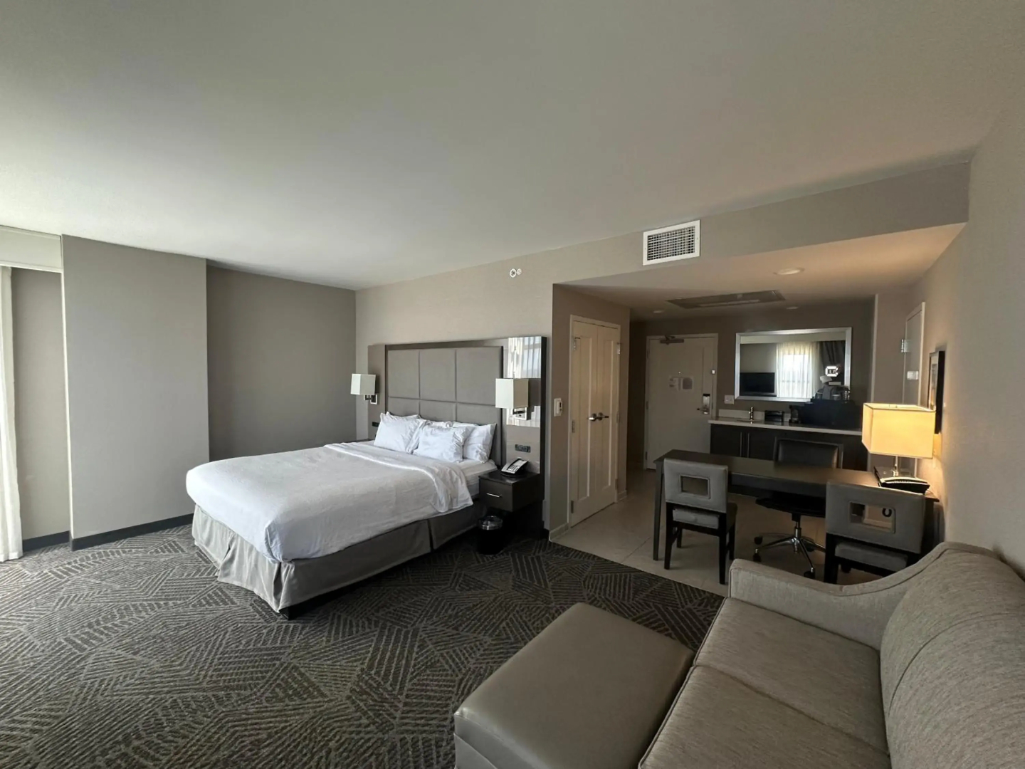 Embassy Suites by Hilton Kansas City Olathe
