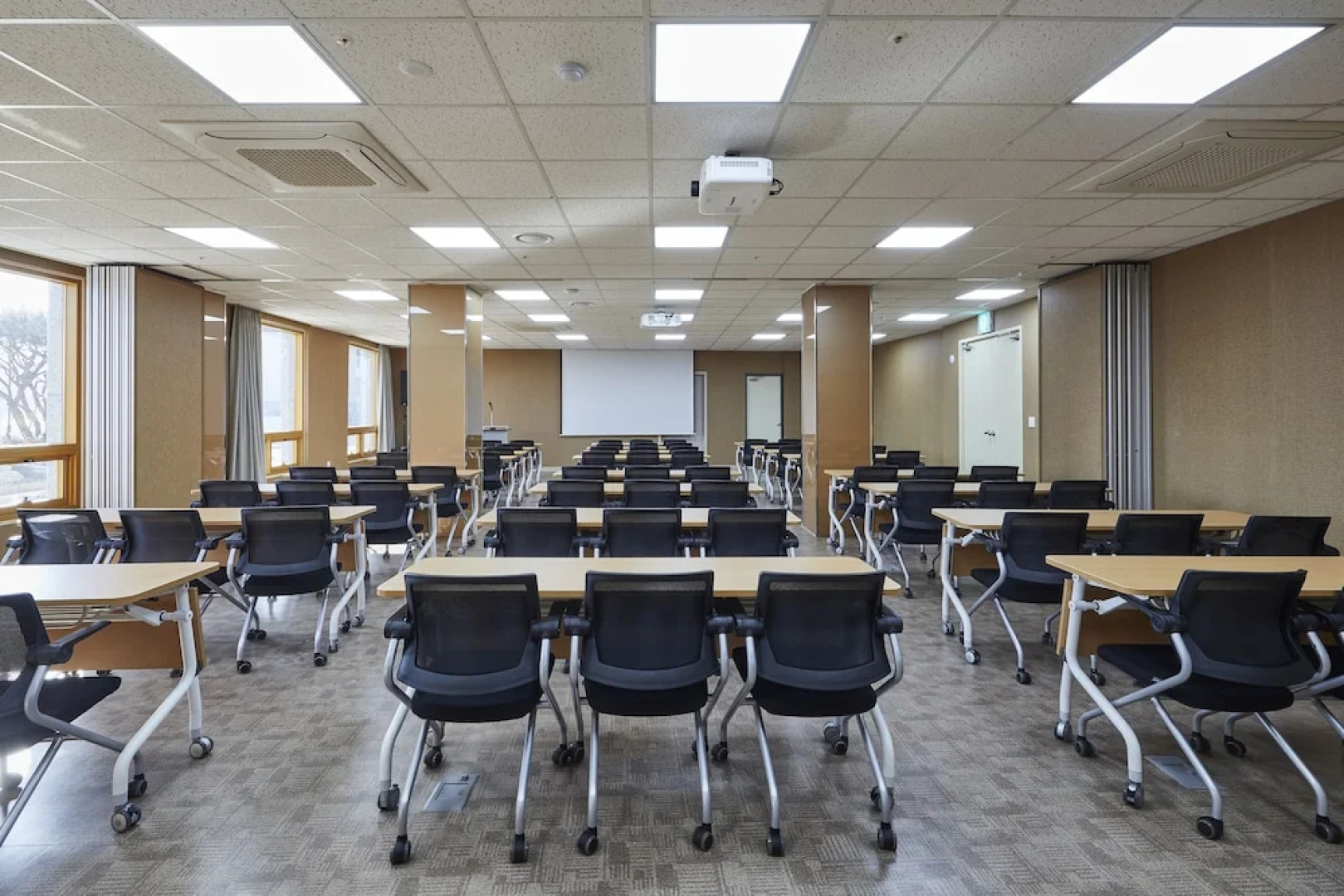 Baekhak Jayuro Resort