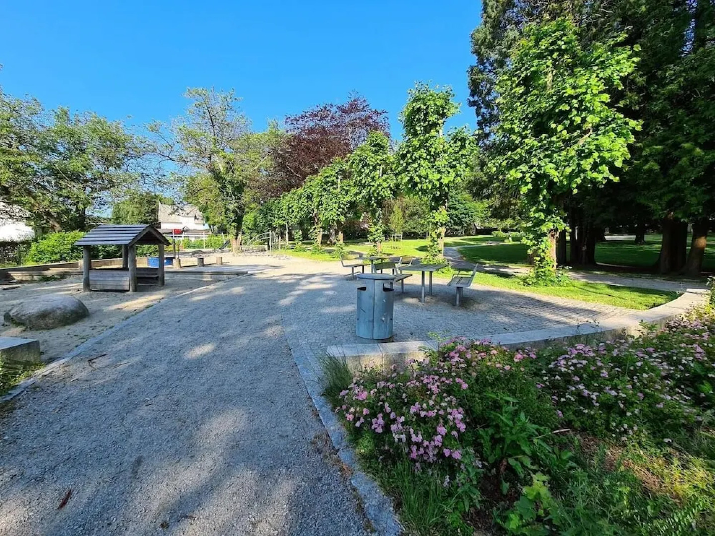 Bright And Modern Apartment Near Center, 85 M2, Fully Equipped, Free Parking