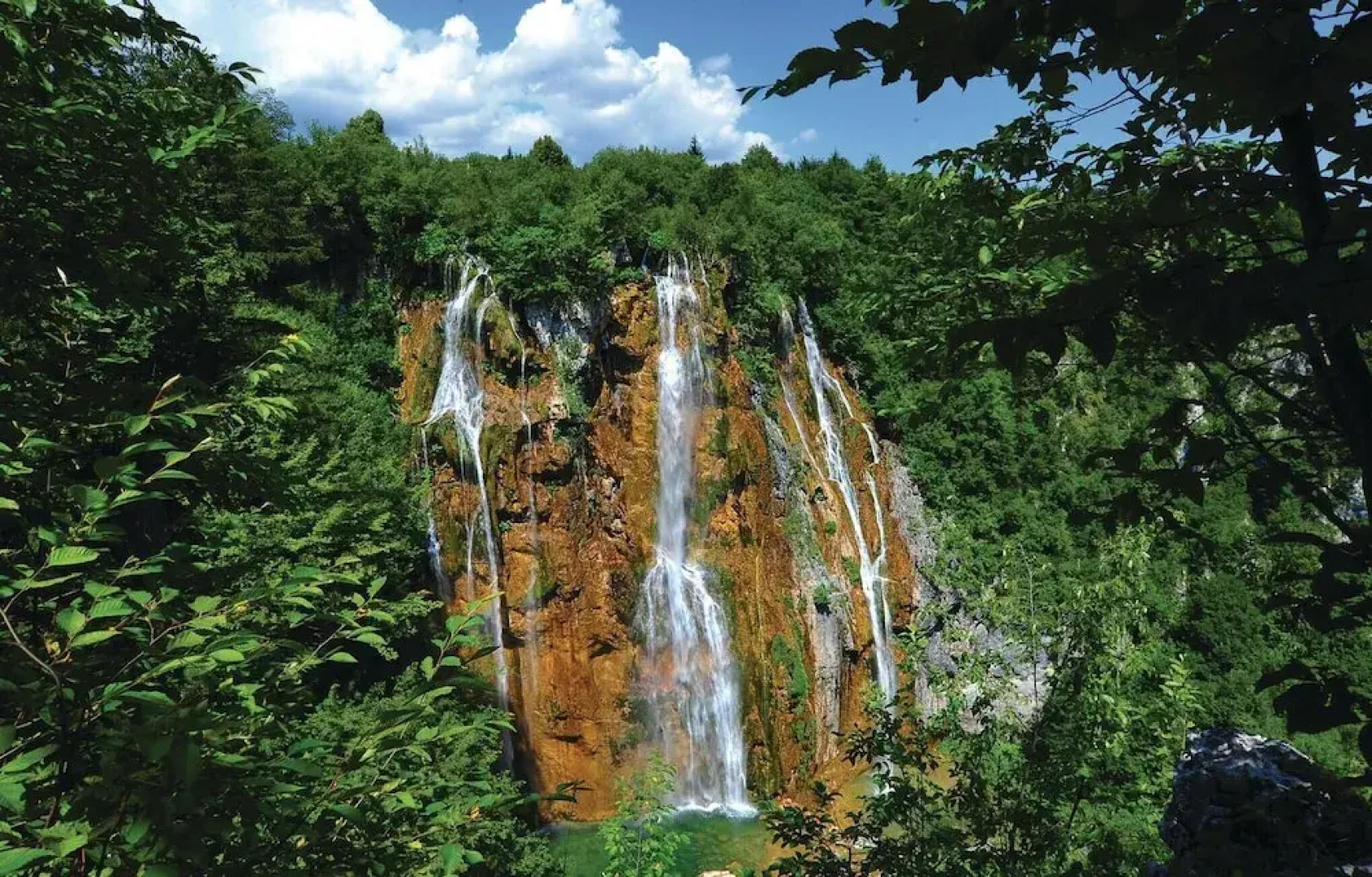 Amazing Home in Donje Taboriste With 2 Bedrooms and Wifi