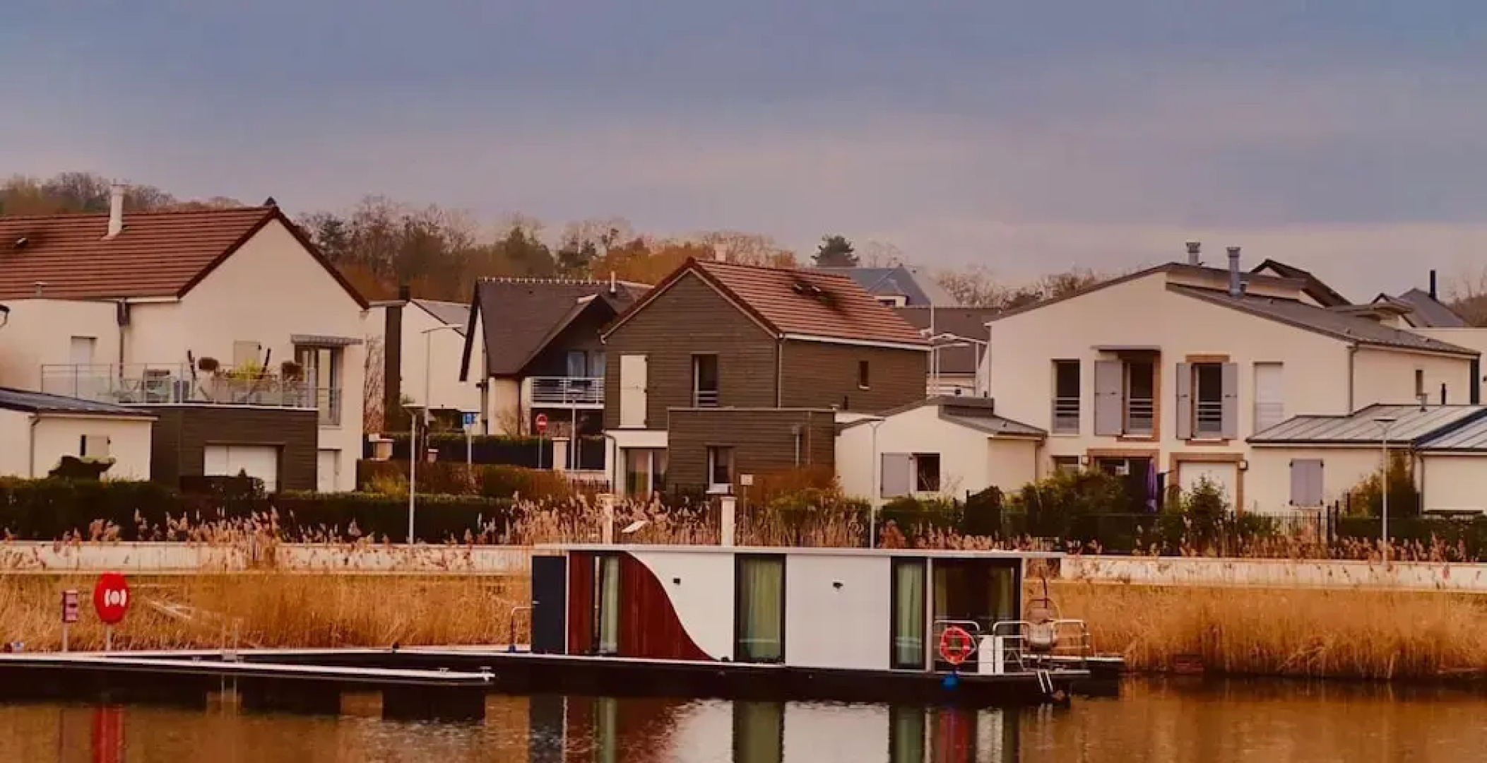 L'Escale Royale L'Isle Adam Port Oise