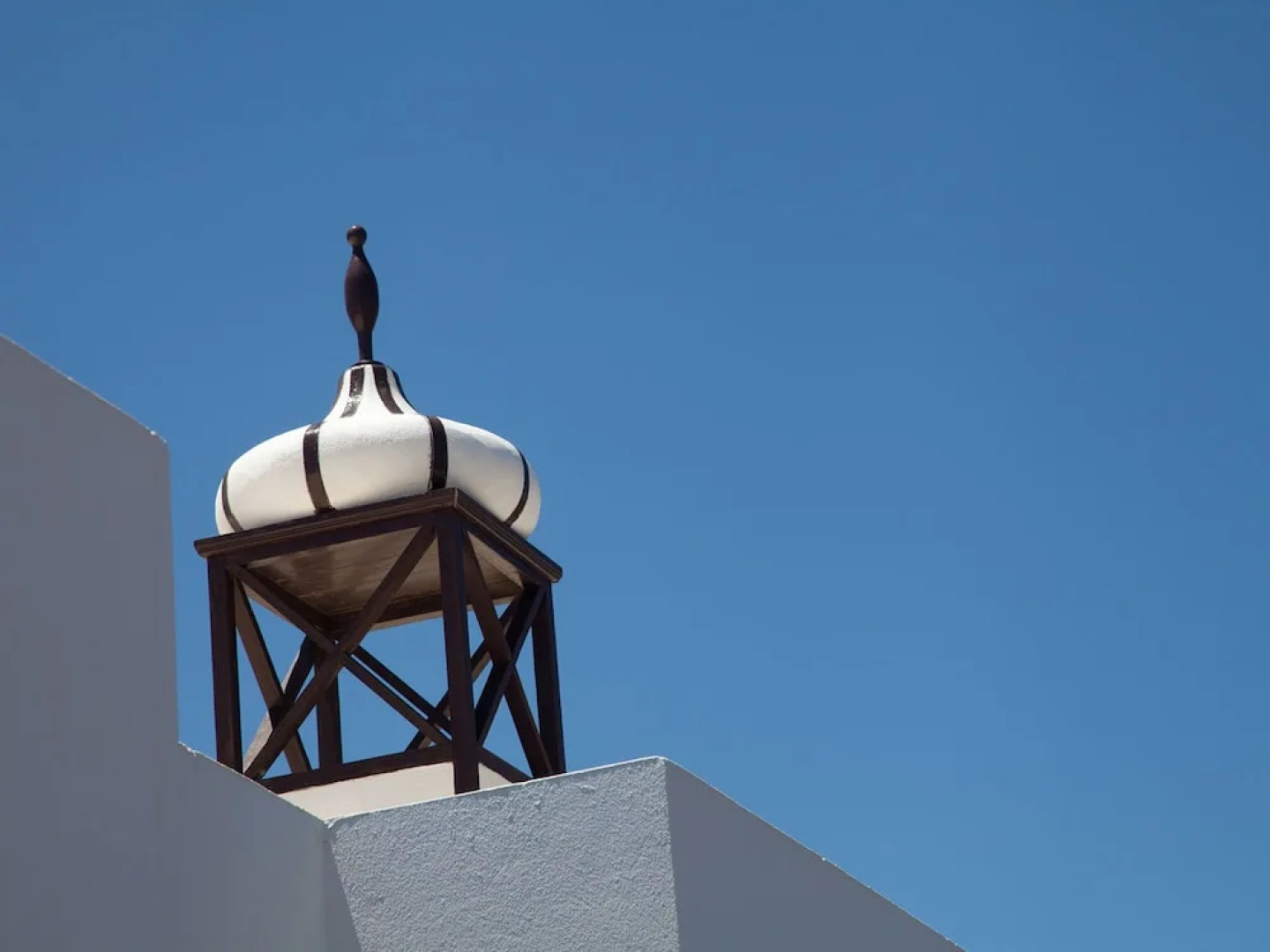 Spacious Villa in San Bartolomé With Swimming Pool