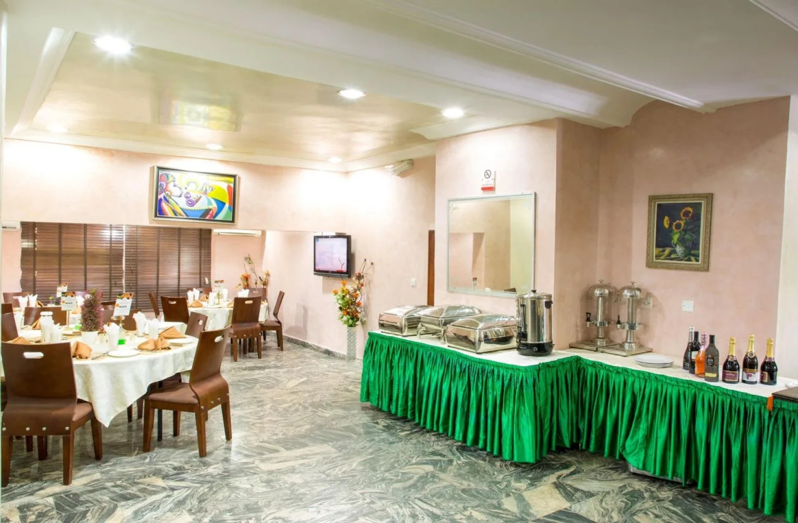 Petrus Hotels Royale