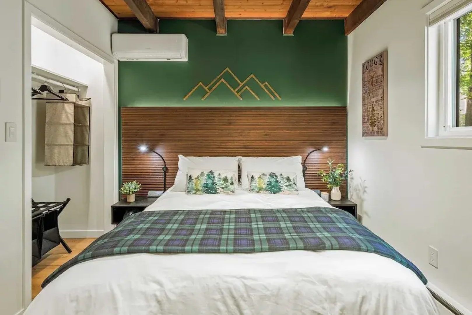 Hot Tub, Lake Access + Community Amenities Somerset Lodge by Avantstay