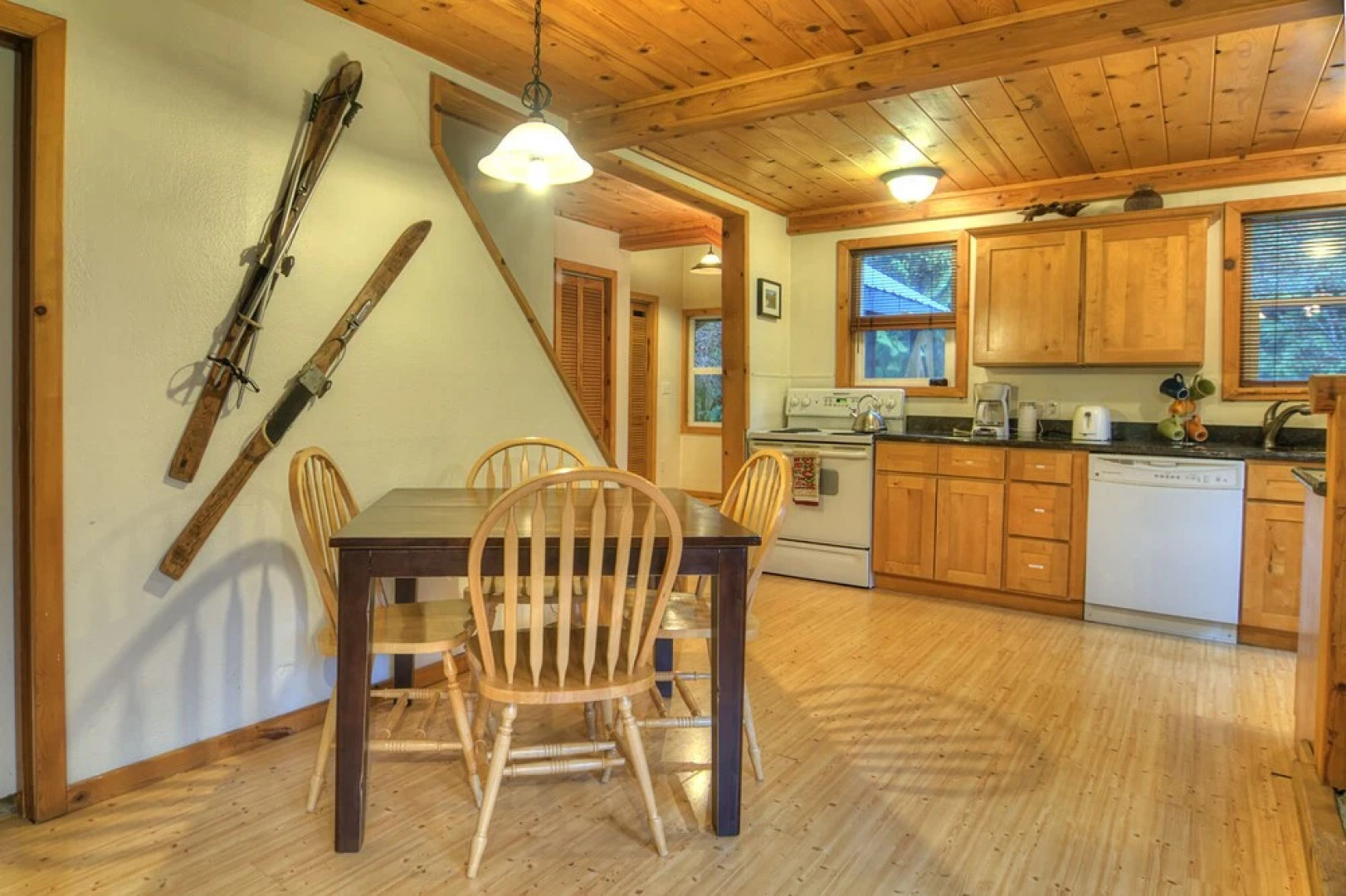 Mysty Mountain Cabin with Hot Tub