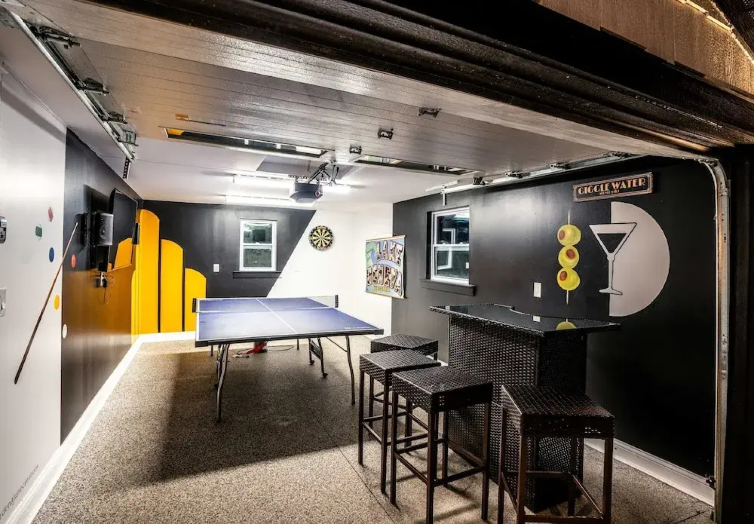 Gatsby Theme Near Downtown w Game Room, EV Charger