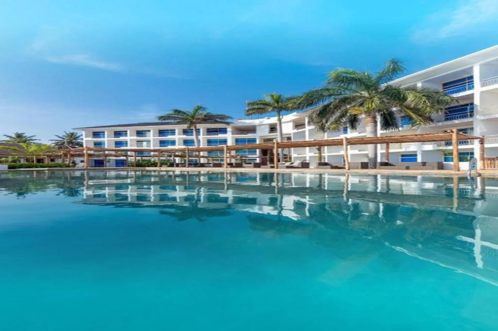 Giraffe Ocean View Hotel