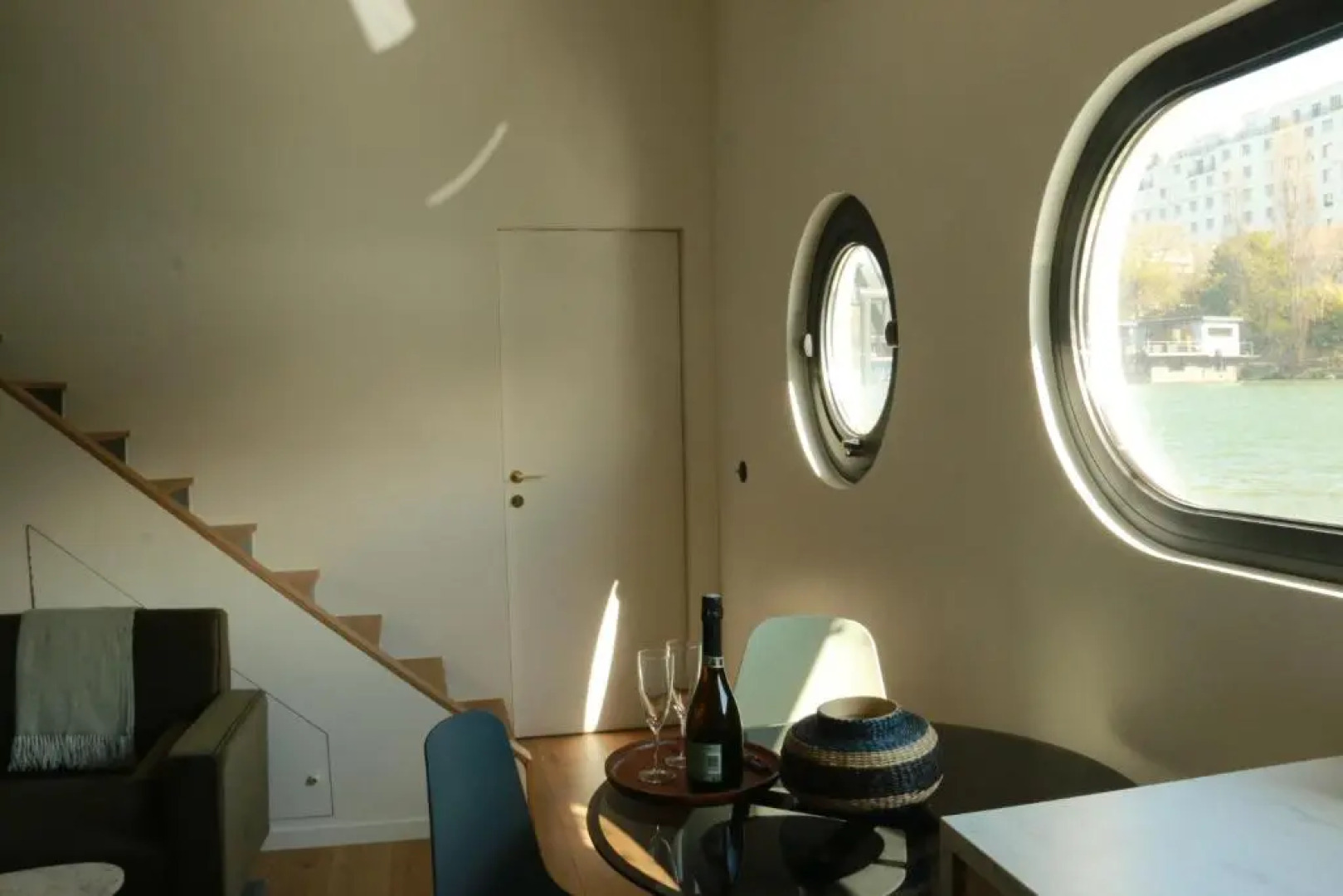 Studio très cosy - indépendant dans une péniche - Paris 16