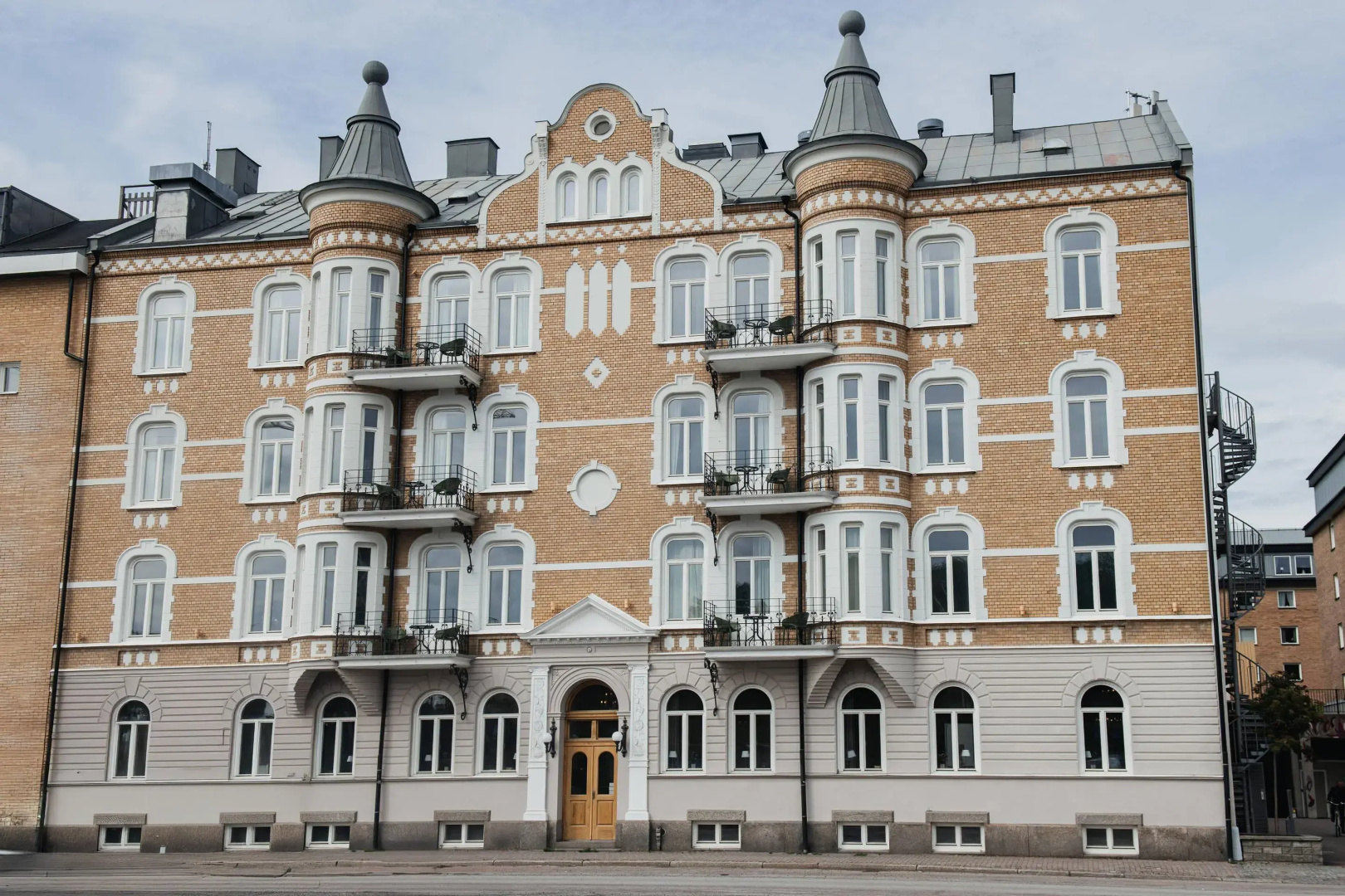 Home Hotel Plaza