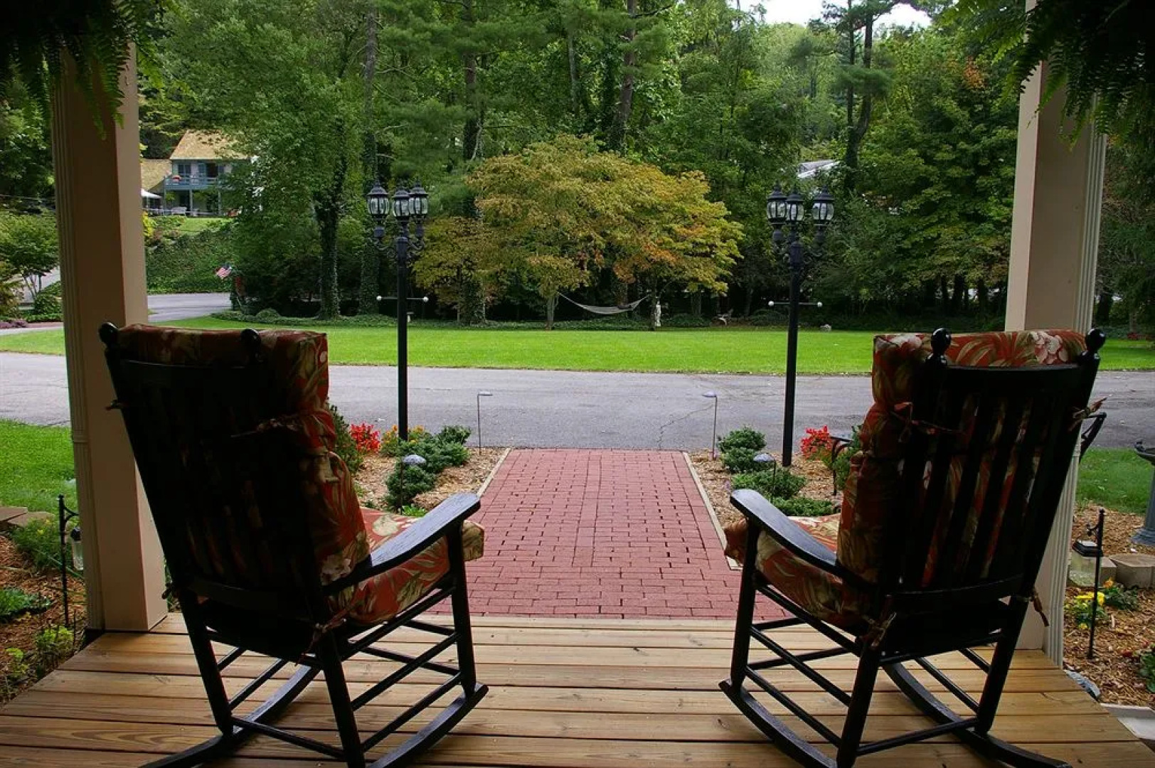 Brookside Mountain Mist Inn