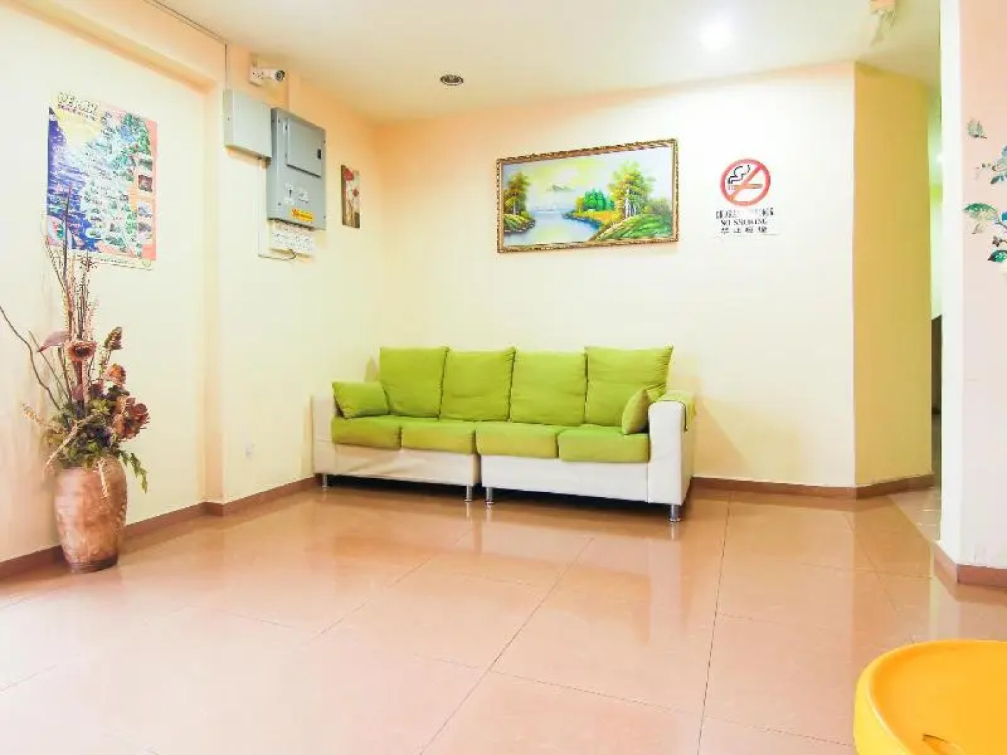 OYO 43962 Ezzy In Hotel