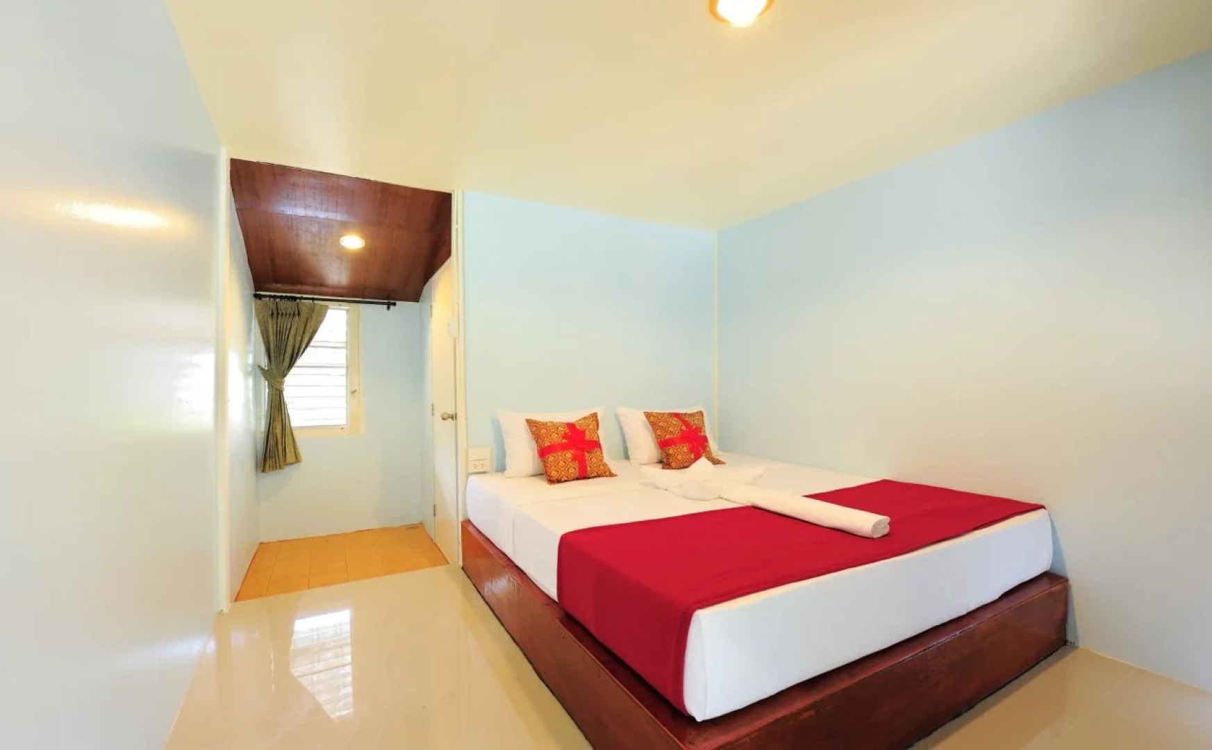 Phuphaya Seaview Resort