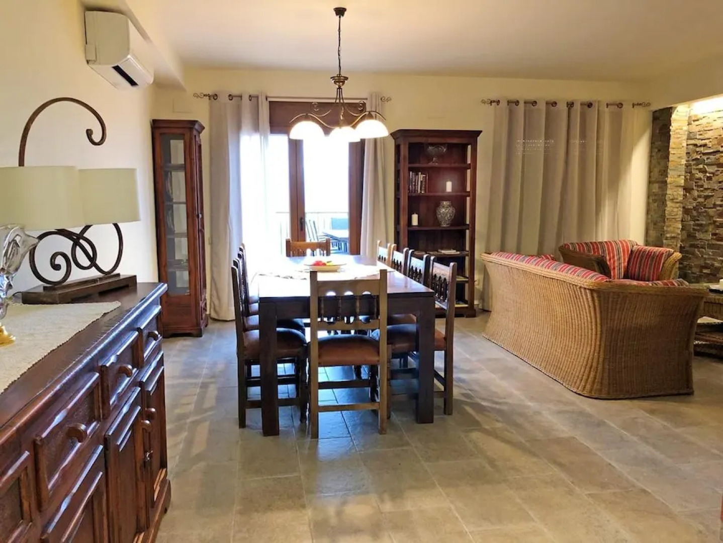 House With 4 Bedrooms in Cretas, With Wonderful Mountain View, Terrace and Wifi