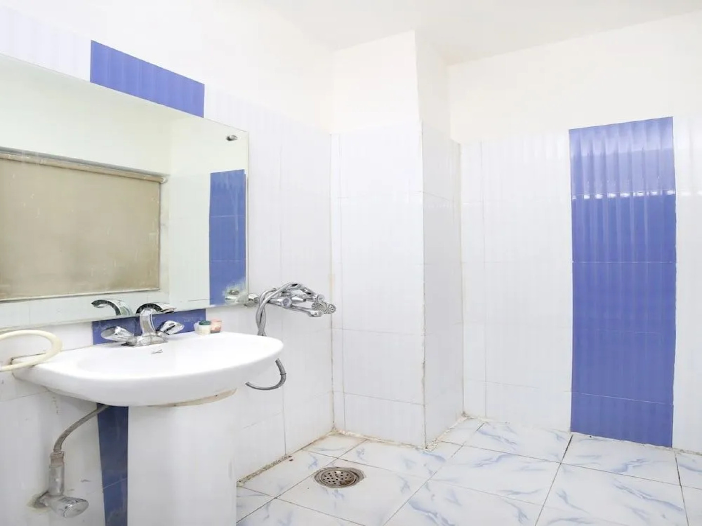 OYO 5906 Hotel Skyfox