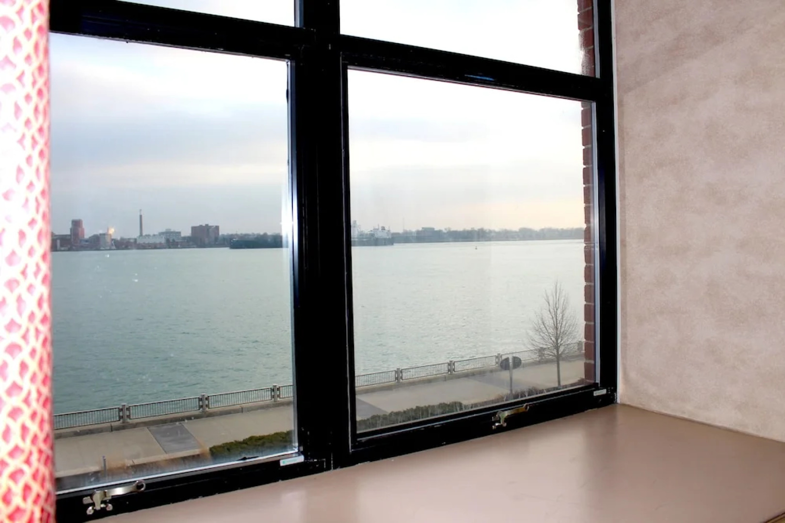 Roberts Riverwalk Hotel Detroit