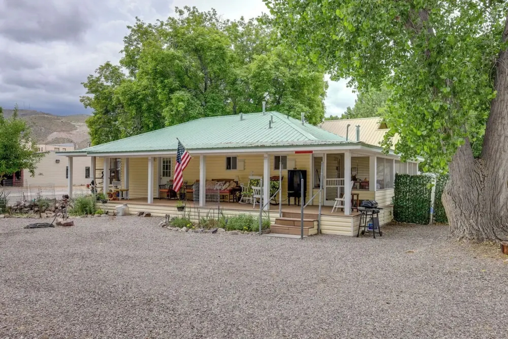 Outdoorsy Caliente Retreat w/ Screened Porch