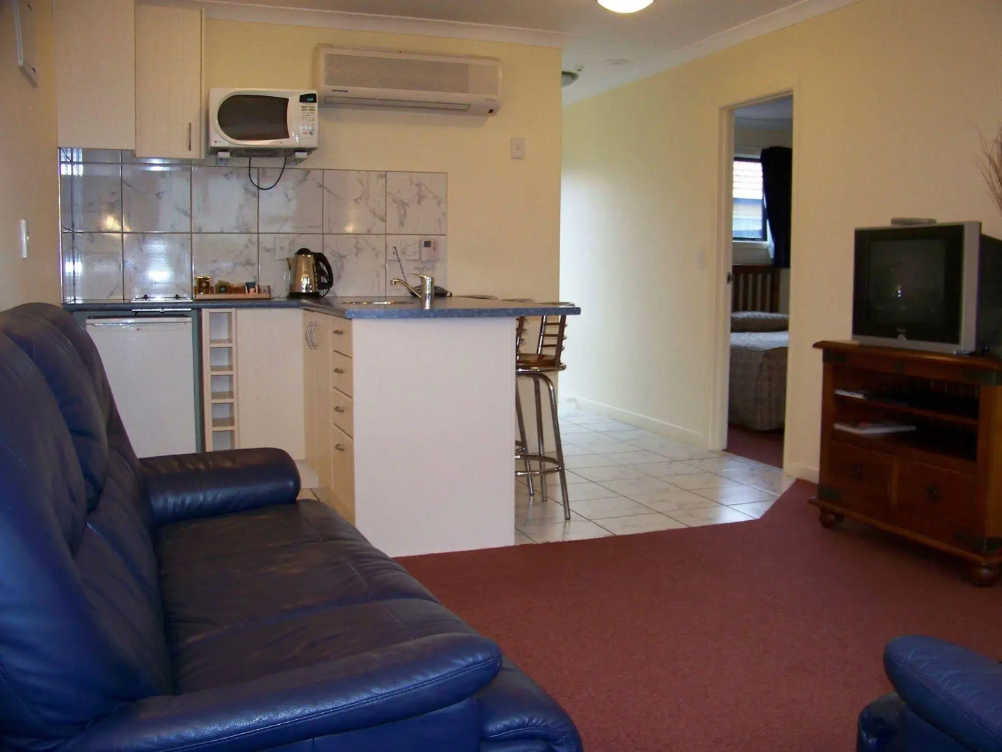 Aaron Court Motor Inn