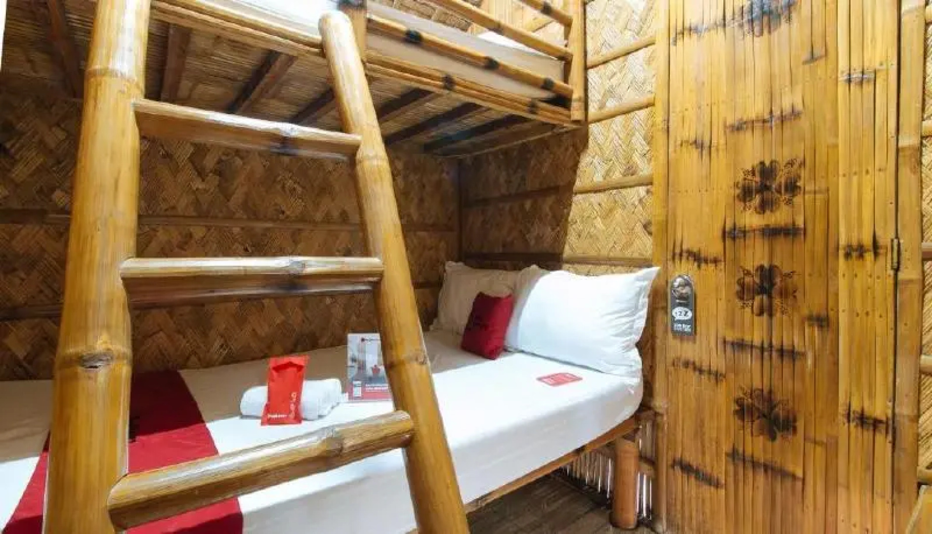 RedDoorz Premium @ Trece Indang Road