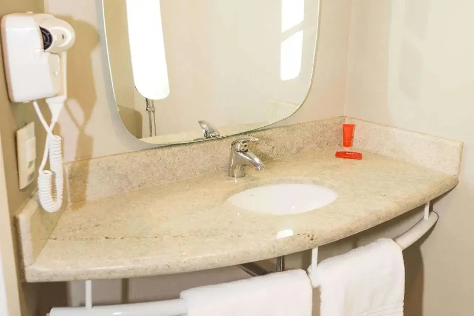 Ibis Lorena - Circuito da Fé