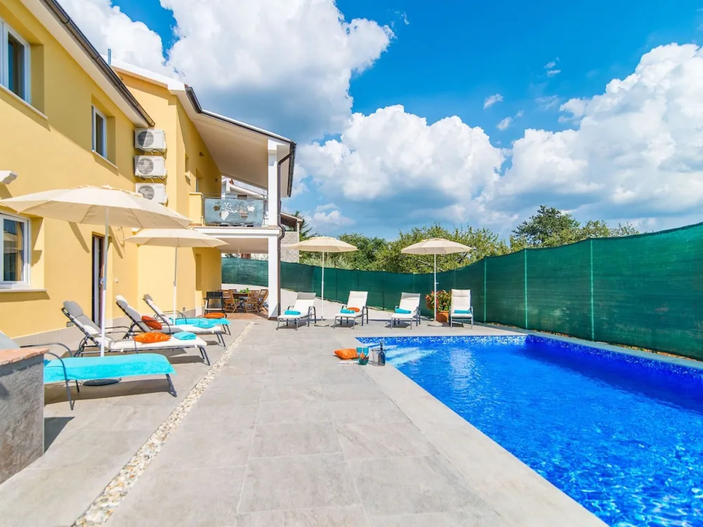 House With Private Pool For 10 People Surrounded By Vineyard In A Quiet Location