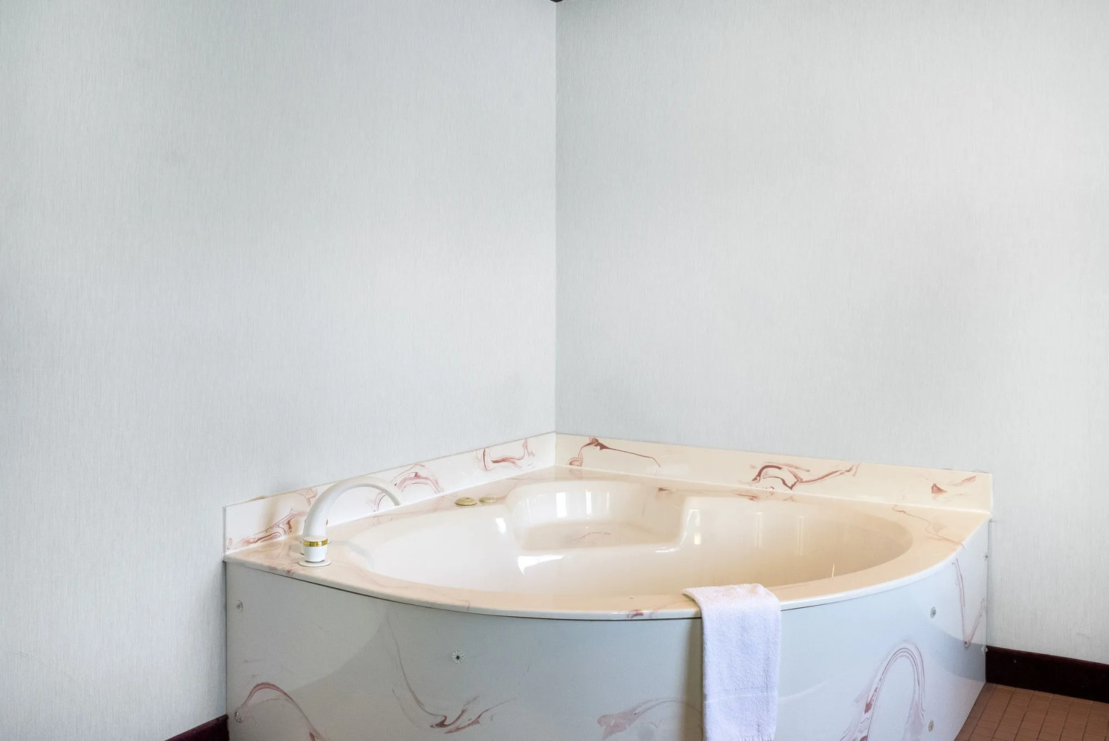 EverSpring Inn & Suites