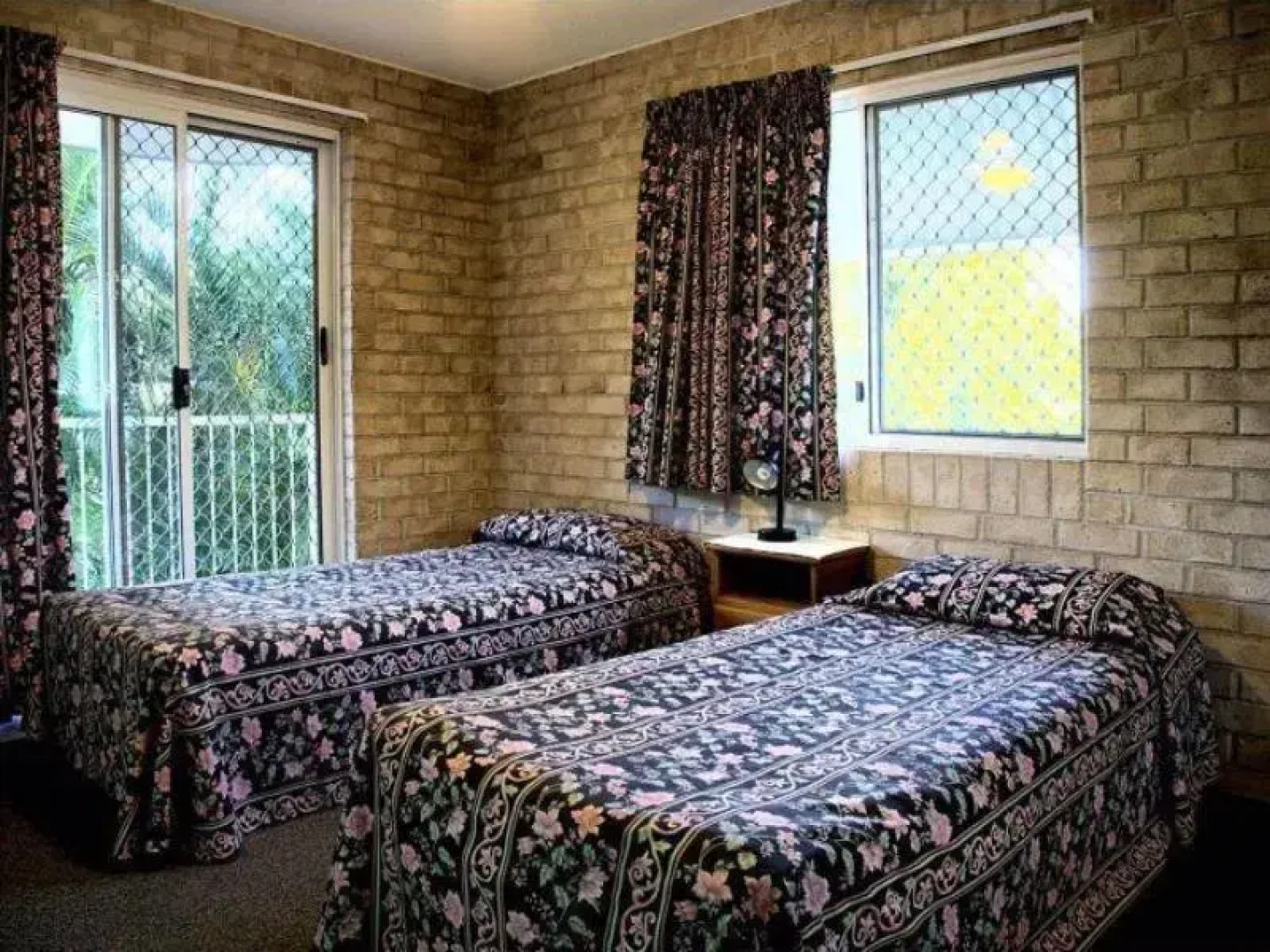 Beachside 2 - 3 BDRM Budget Apt Close to Beach