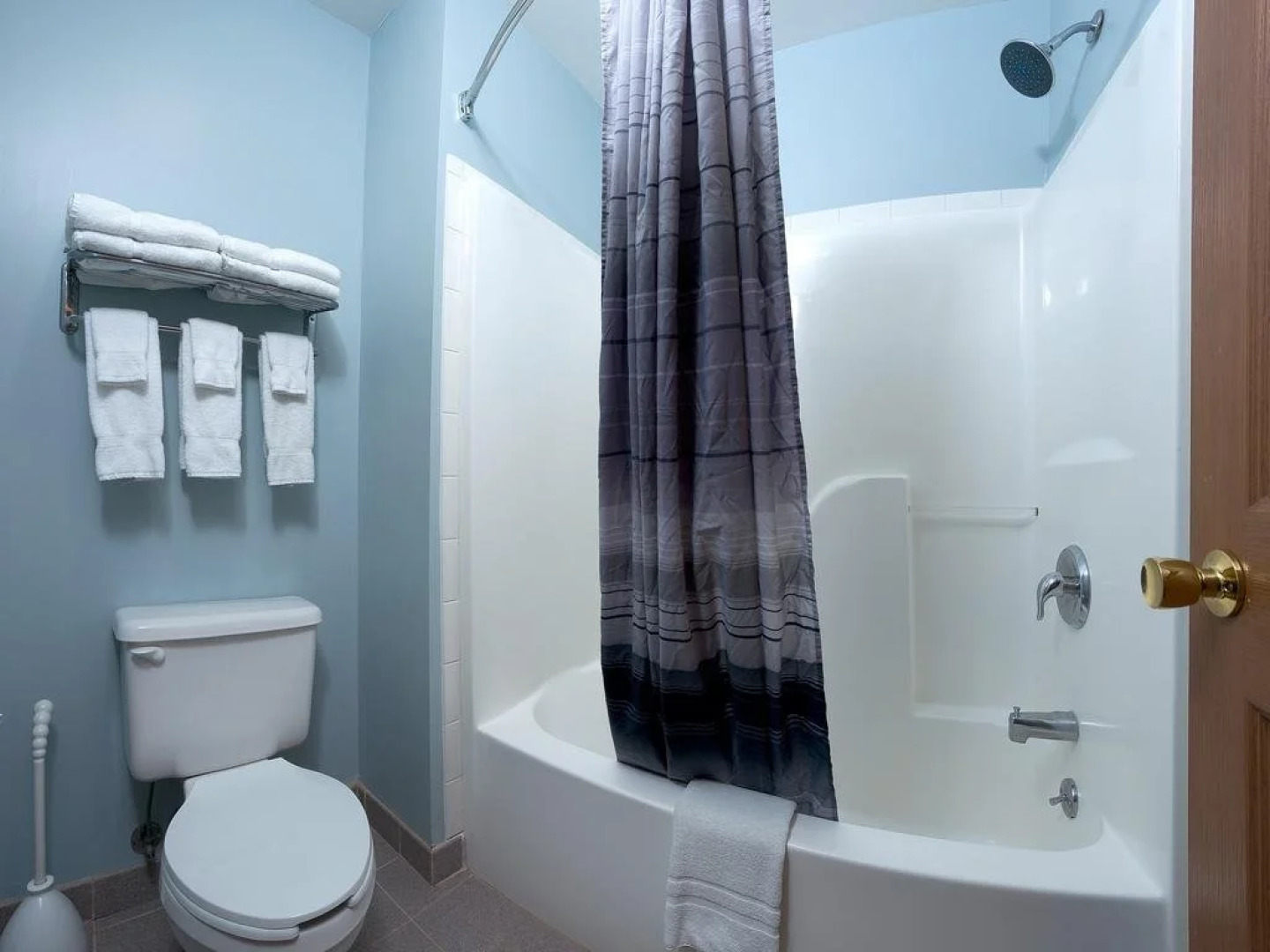 Sierra Sands Family Lodge