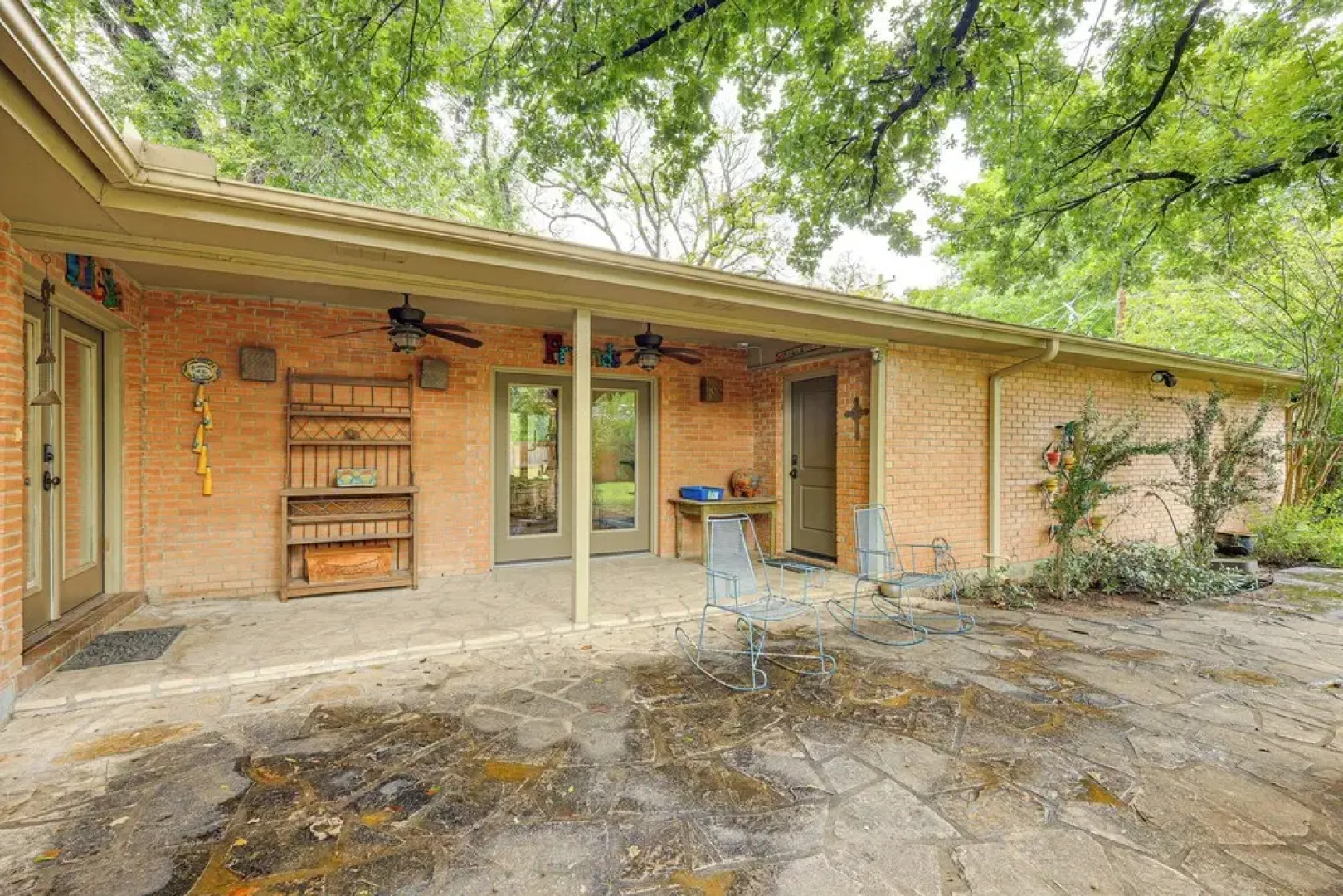 Del Rio Home w/ Large Yard, BBQ + Fireplace!