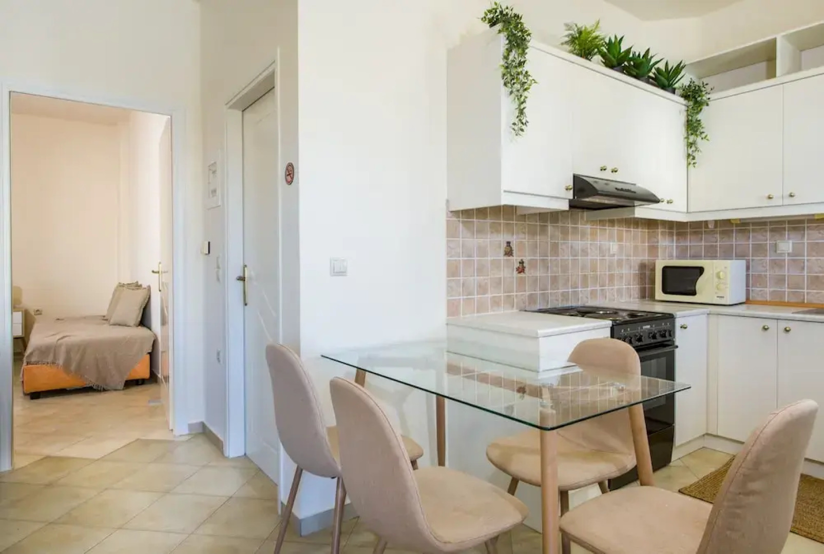 Dione Apartment with Terrace near Kalathas beach