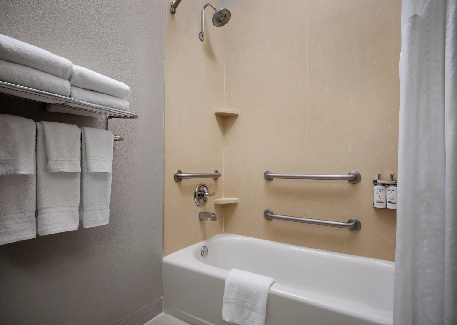 Holiday Inn Express & Suites DFW - Grapevine by IHG