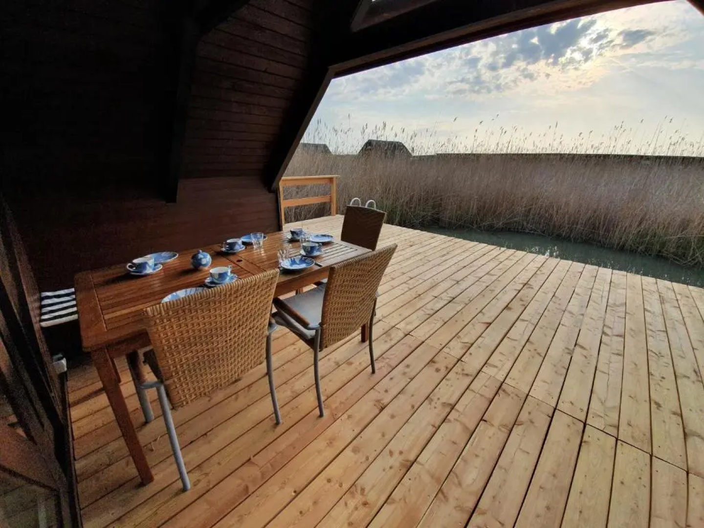 Mountains And Lakes - Romantika 5 Beach Bungalow