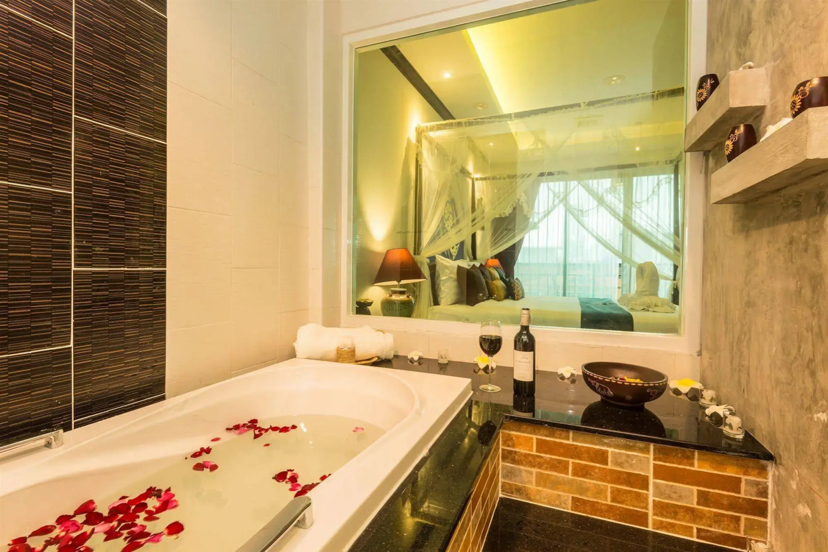 Tanawan Phuket Hotel